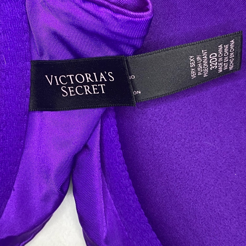 Victoria’s Secret- Very Sexy Push Up Bra - Picture 5 of 5